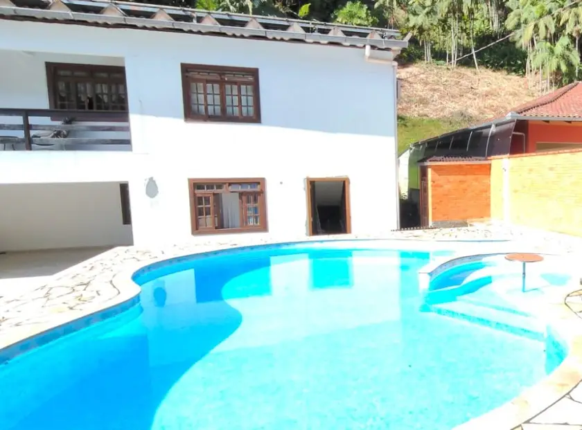 Casa no bairro Valparaíso, Blumenau, cód. 1346